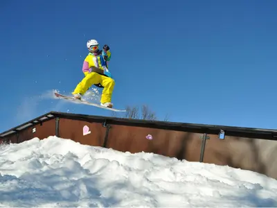 Snowboarder im Snowpark im Skigebiet Golsfjellet © Golsfjellet Alpinsenter