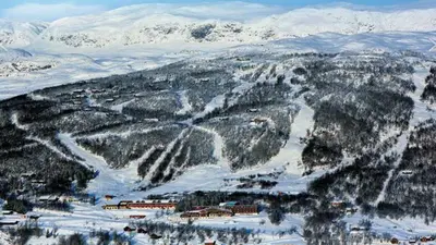 Blick über das Skigebiet Skarslia