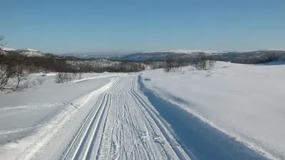 Gespurte Loipen im Skigebiet Skarslia