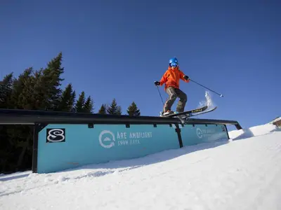 Skifahrer auf einem Rail © SkiStar Are