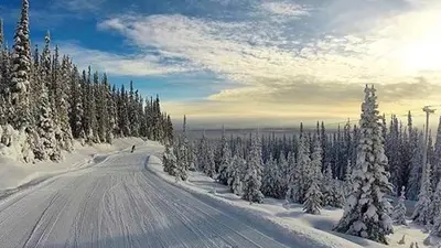 Breite, großzügig angelegte Pisten
