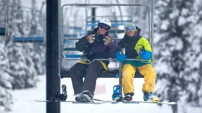 Mit dem Lift geht es zum Rayz Terrain Park