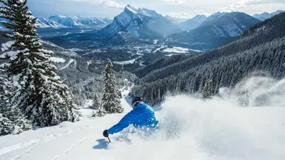 Powdern in Norquay im Skigebiet Banff