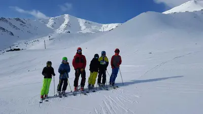 Familienspaß auf den Pisten  im Skigebiet Marmot Basin
