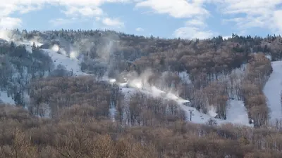 Blick auf das Skigebiet Mont Sutton