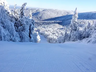 Ausblick auf frisch präparierte Pisten in Mont Sutton © Mont Sutton / Jocelyne Trudeau