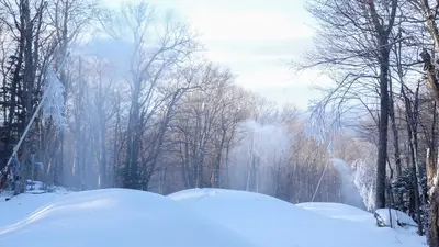 Pistenpräparierung mit Schneekanonen
