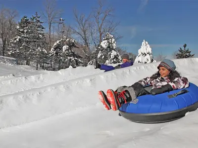 Snowtubing im Resort © bluemountain.ca
