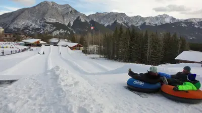 Snowtubing-Bereich im Skigebiet Nakiska