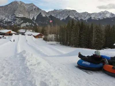 Snowtubing-Bereich im Skigebiet Nakiska © Patrick Trait