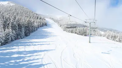 Sessellift im Skigebiet Nakiska