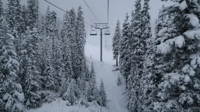 Sessellift im Skigebiet Nakiska