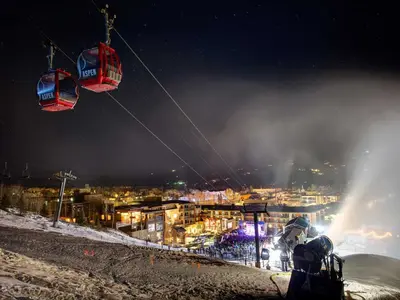 Blick auf Aspen / Snowmass bei Nacht © Aspen Skiing company