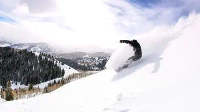 Snowboarder auf der Murdock Bowl in Park City