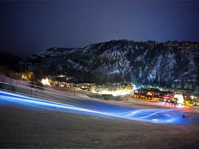 Blick ins Tal bei Nacht © Aspen Skiing company
