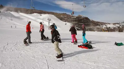 Gemeinsames Skilaufen in Buttermilk