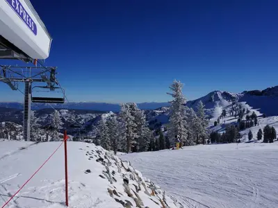 Blick auf die umliegenden Berge von Squaw Valley © Squaw Valley Alpine Meadows