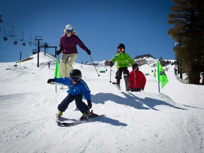Familienspaß in Alpine Meadows © Squaw Valley Alpine Meadows, Jeff Enegerbretson