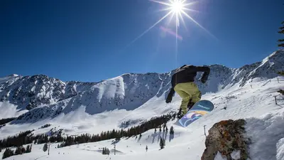 Snowboarder auf den Pisten von Arapahoe Basin