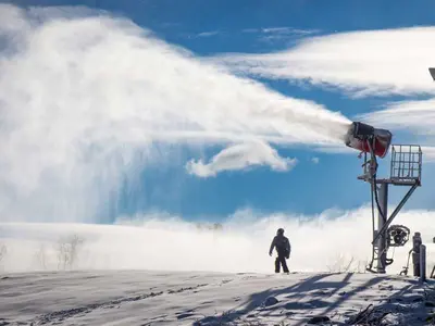 Schneekanone im Einsatz © Whitetail Resort