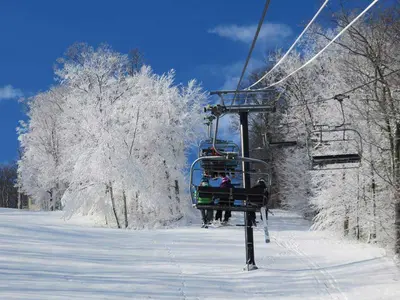 Aufstieg mit dem Sessellift © Bristol Mountain Resort