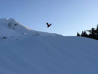 Jump mit dem Snowboard © Timberline Ski Area