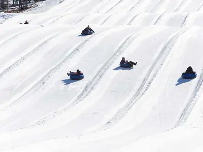 Spaß auf der Snowtubing Bahn © Montage Mountain