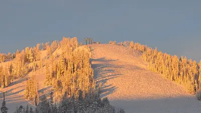 Die Piste beim Sonnenuntergang