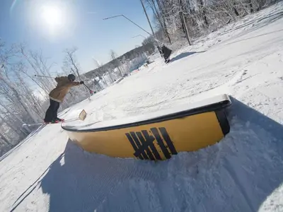 Snowboarder im Terrain Park © Seven Springs Mountain Resort