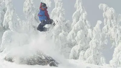 Jump mit dem Snowboard