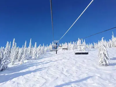 Sessellift im Skigebiet 49 Degrees North © 49° Degrees North Mountain Resort