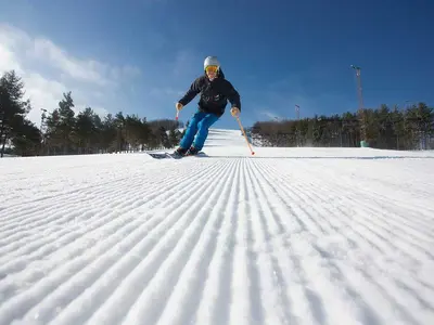 Abfahrt auf bestens präparierten Pisten © Wisp Resort