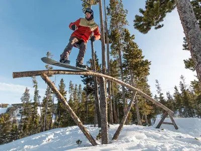 Snowboarder auf einem Hindernis im Big Sky Resort © Big Sky Resort