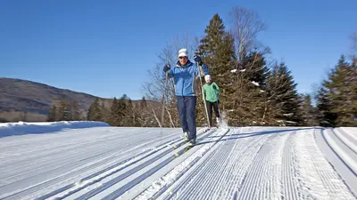 Blick auf den Whiteface Mountain mit Liften und Pisten