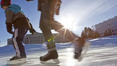 Eisläufer im Olympic Speed Skating Oval in Lake Placid