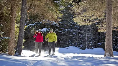 Schneeschuhwanderer im Skigebiet Whiteface Mountain