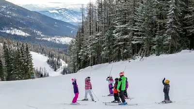 Kinderskischulunterricht im Whitefish Mountain Resort