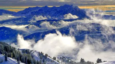 Blick vom Powder Mountain ins Tal und auf die umliegenden Berge