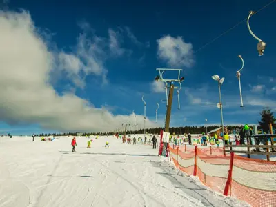 Skifahren in Novako © Tomas Vavra - www.atelierek.cz