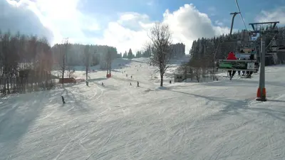 Blick auf die Skipisten von Lipno Kramolin