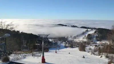 Blick auf die Pisten des Skigebietes Benecko