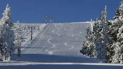 Blick auf die Piste und Schlepplift in Praded-Ovcarna