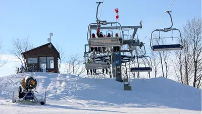 Bergstation des Sessellift im Skiareal Aldrov
