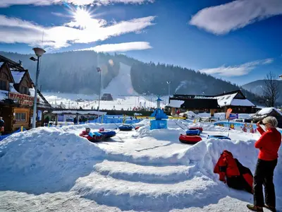 Schneekarusell auf dem Winterspielplatz im Skigebiet Nosal in Zakopane © Nosal Centrum Szkolen Narciarskich