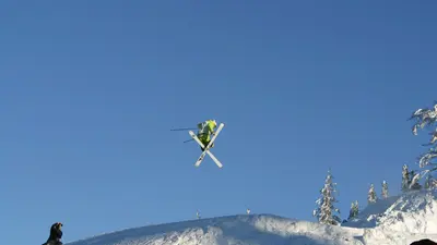 Freestyler im Snowpark - Skigebiet Schirk