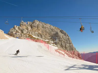 Sessellift und Piste im Skigebiet Bovec © Bovec Slovenia