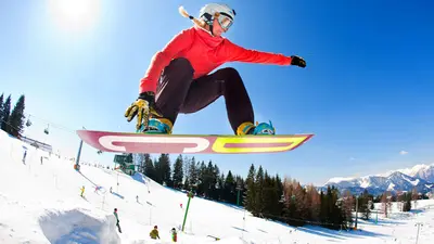 Snowboarderin im Snowpark Cerkno