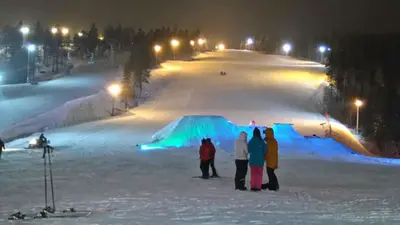 Pistentreiben bei Nacht im Skigebiet Saariselkä