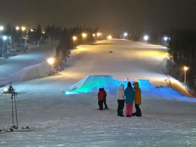 Pistentreiben bei Nacht im Skigebiet Saariselkä © Ski Saariselkä