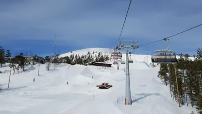 Sessellift im Skigebiet Pyhä